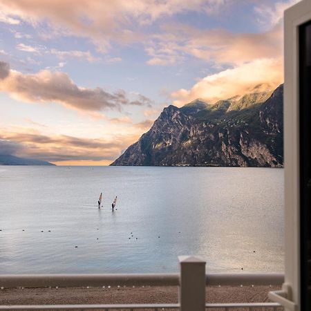 Hotel Baia Azzurra - Lake Front Torbole Sul Garda Eksteriør billede