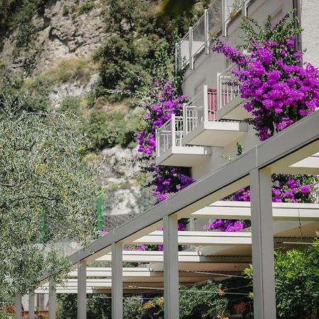 Hotel Baia Azzurra - Lake Front Torbole Sul Garda Eksteriør billede