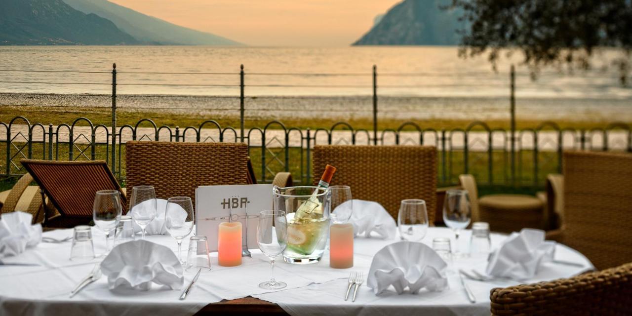 Hotel Baia Azzurra - Lake Front Torbole Sul Garda Eksteriør billede