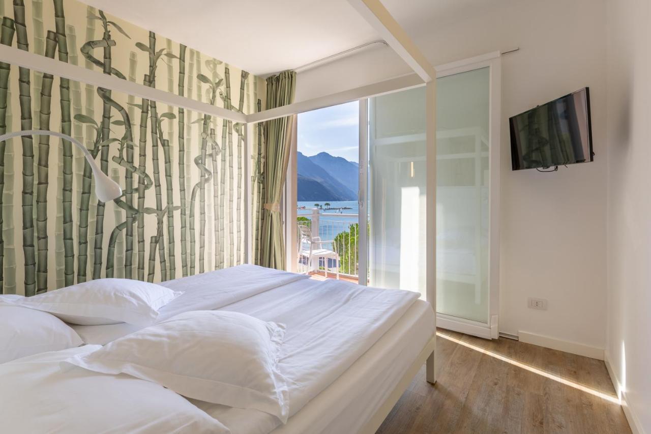 Hotel Baia Azzurra - Lake Front Torbole Sul Garda Eksteriør billede