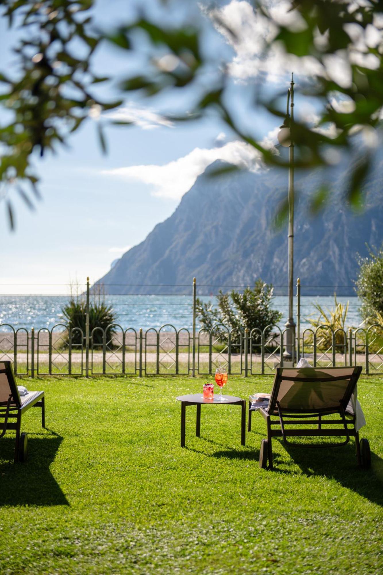 Hotel Baia Azzurra - Lake Front Torbole Sul Garda Eksteriør billede