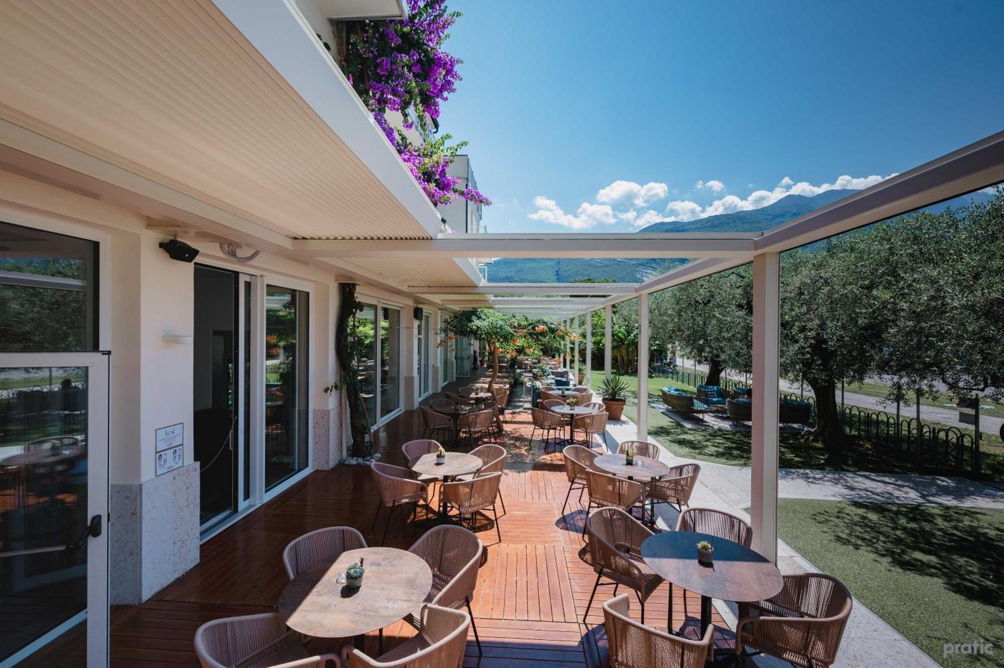 Hotel Baia Azzurra - Lake Front Torbole Sul Garda Eksteriør billede