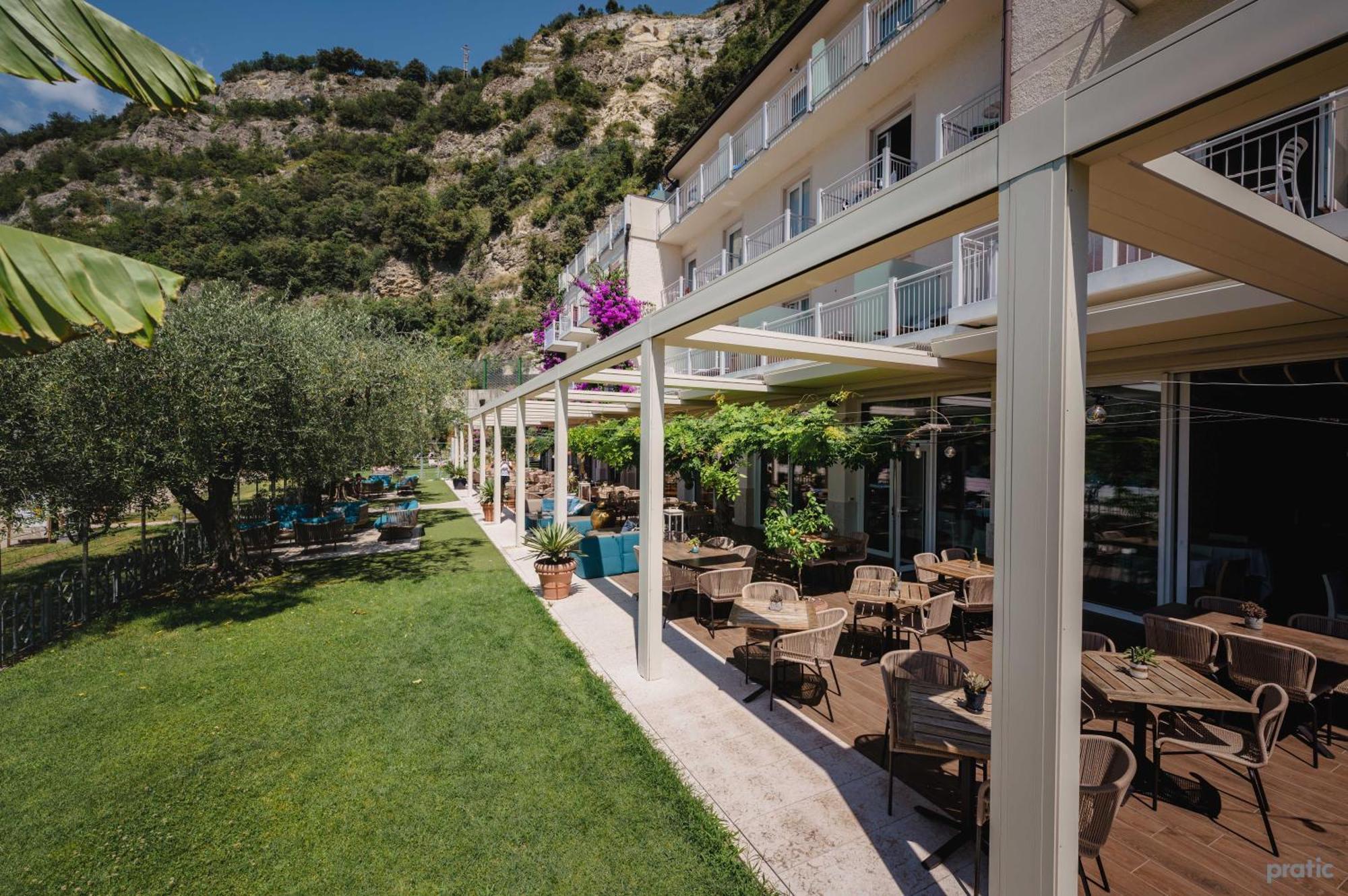 Hotel Baia Azzurra - Lake Front Torbole Sul Garda Eksteriør billede