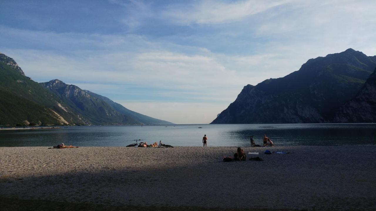 Hotel Baia Azzurra - Lake Front Torbole Sul Garda Eksteriør billede